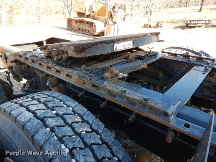 image for item DH5069 2004 Mack CX613 semi truck