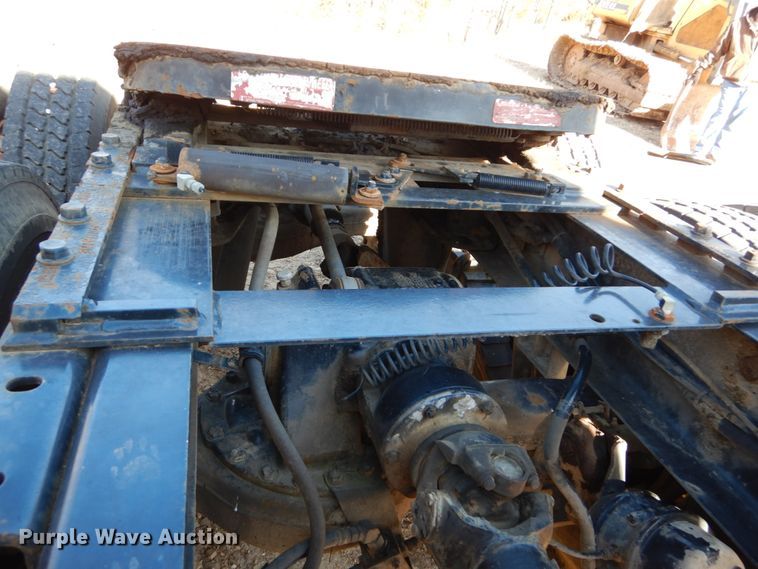 image for item DH5069 2004 Mack CX613 semi truck