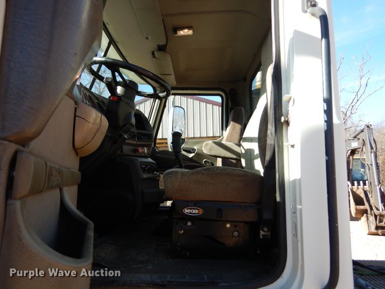 image for item DH5069 2004 Mack CX613 semi truck