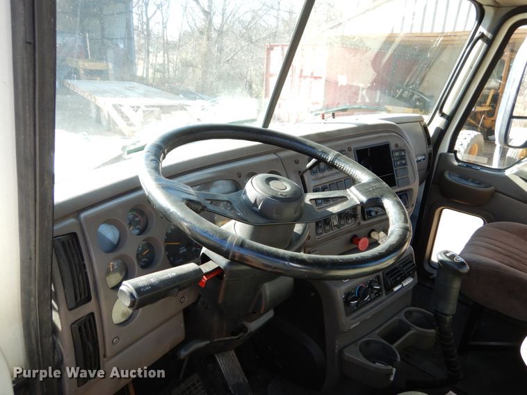 image for item DH5069 2004 Mack CX613 semi truck