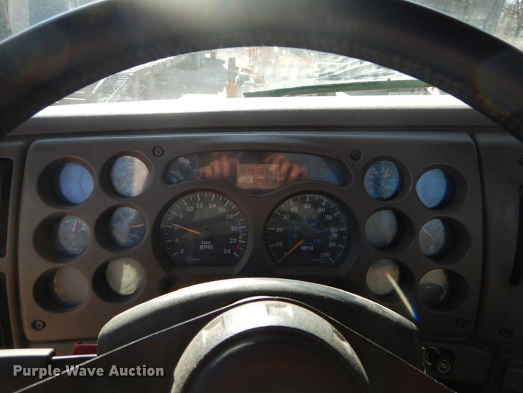 image for item DH5069 2004 Mack CX613 semi truck