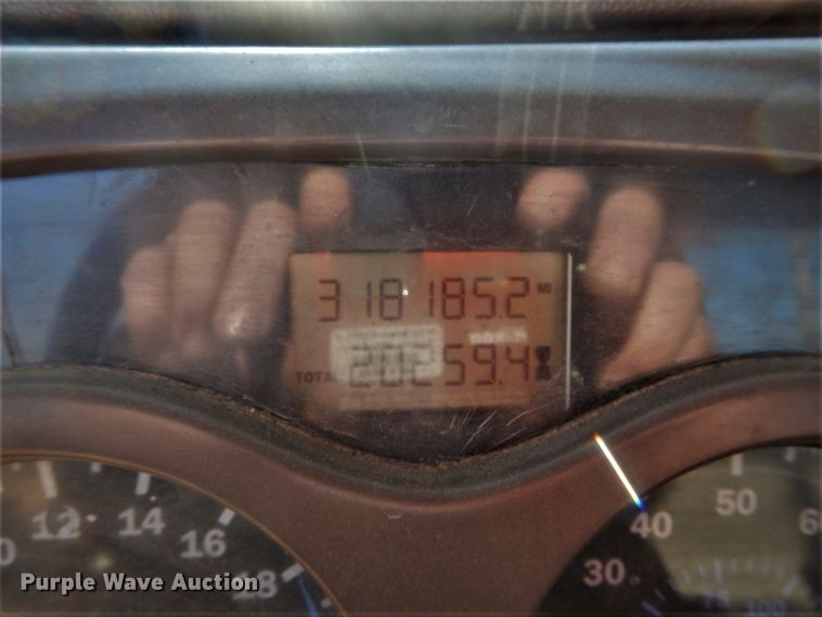 image for item DH5069 2004 Mack CX613 semi truck