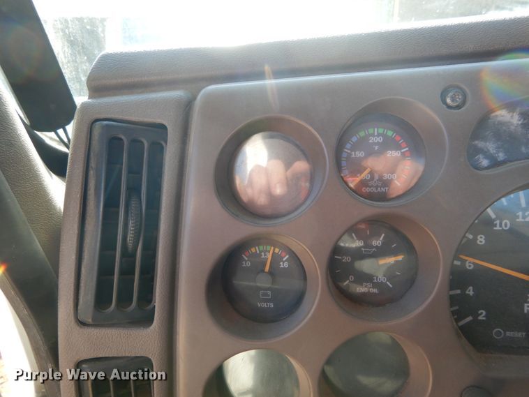 image for item DH5069 2004 Mack CX613 semi truck