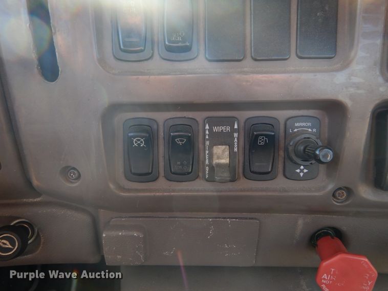 image for item DH5069 2004 Mack CX613 semi truck