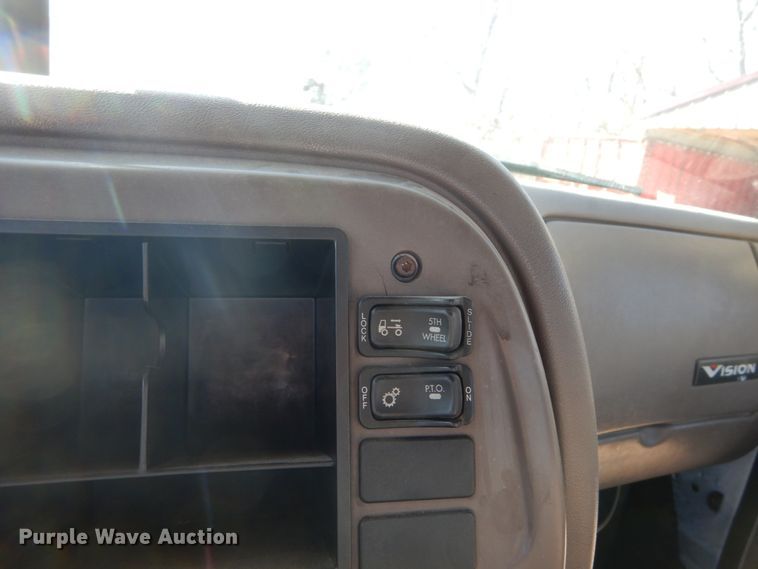 image for item DH5069 2004 Mack CX613 semi truck