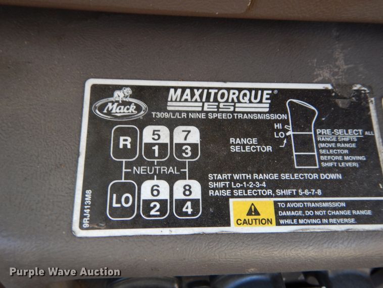 image for item DH5069 2004 Mack CX613 semi truck