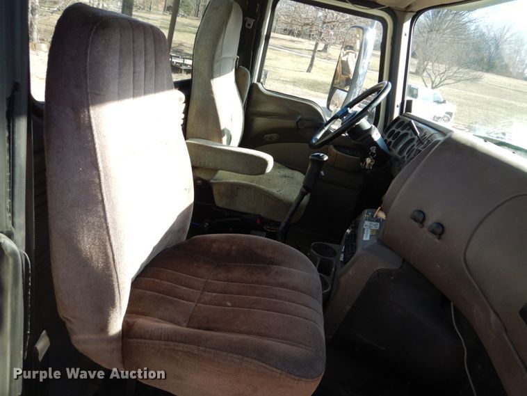 image for item DH5069 2004 Mack CX613 semi truck