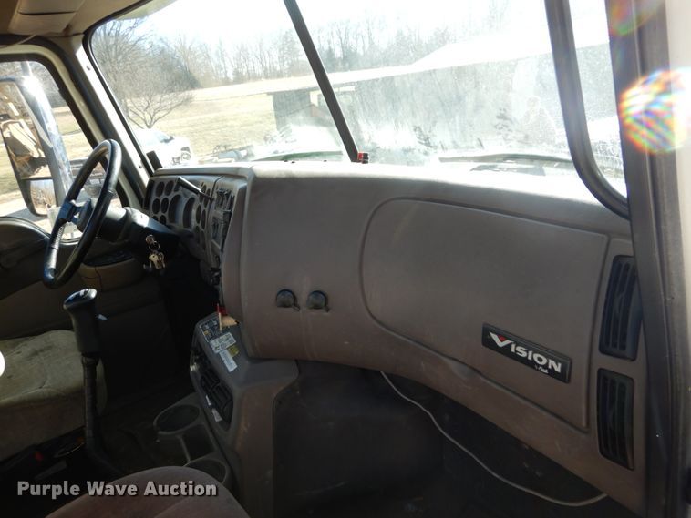 image for item DH5069 2004 Mack CX613 semi truck