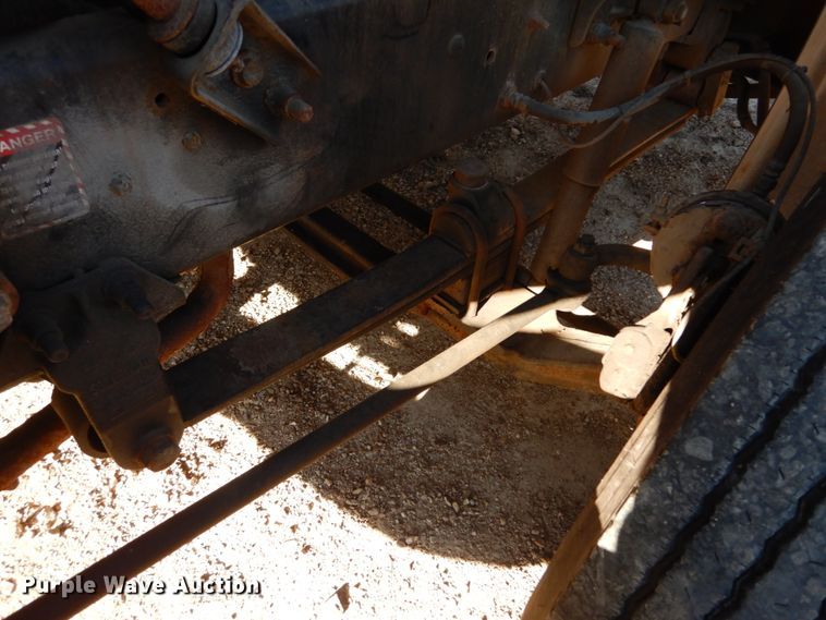 image for item DH5069 2004 Mack CX613 semi truck