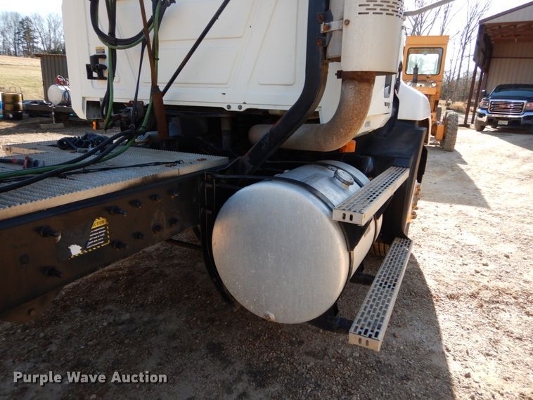 image for item DH5069 2004 Mack CX613 semi truck