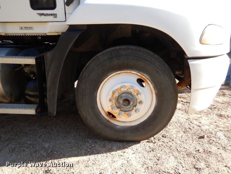 image for item DH5069 2004 Mack CX613 semi truck