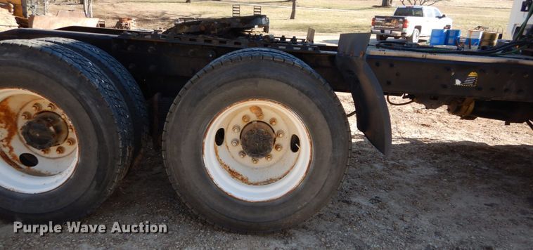 image for item DH5069 2004 Mack CX613 semi truck