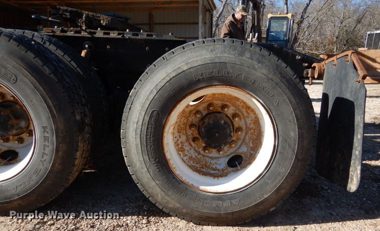 image for item DH5069 2004 Mack CX613 semi truck