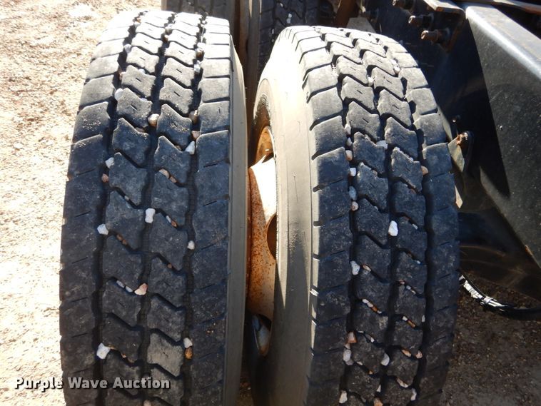 image for item DH5069 2004 Mack CX613 semi truck