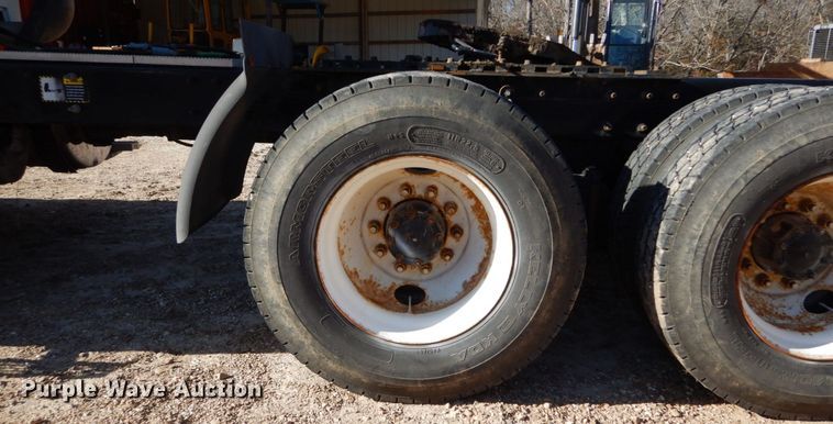 image for item DH5069 2004 Mack CX613 semi truck