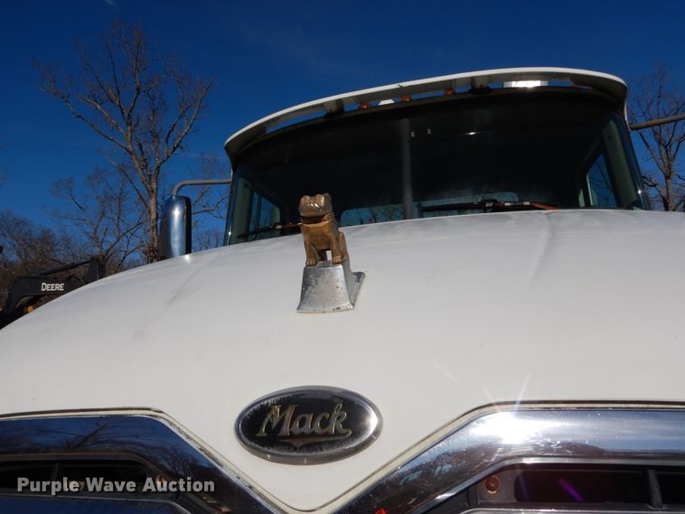 image for item DH5069 2004 Mack CX613 semi truck