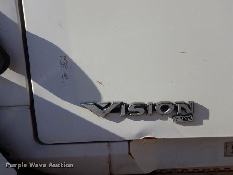 image for item DH5069 2004 Mack CX613 semi truck