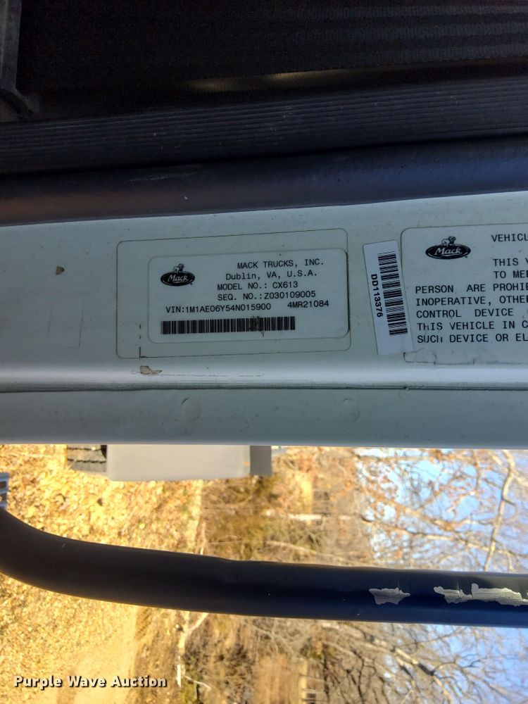 image for item DH5069 2004 Mack CX613 semi truck