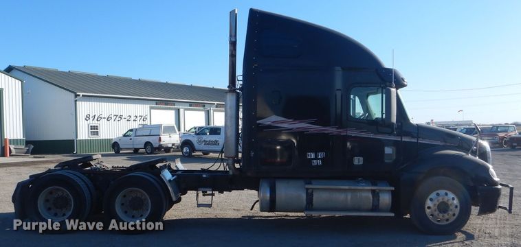 image for item DH6255 2007 Freightliner Columbia semi truck