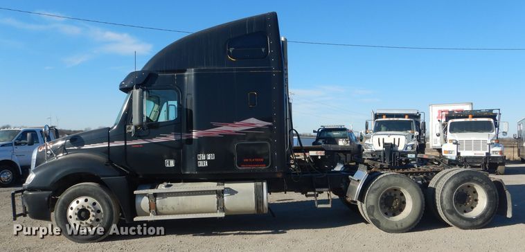 image for item DH6255 2007 Freightliner Columbia semi truck