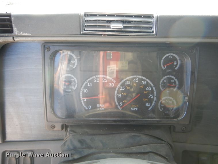 image for item DH6255 2007 Freightliner Columbia semi truck