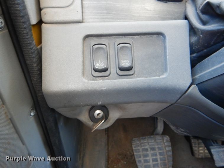 image for item DH6255 2007 Freightliner Columbia semi truck