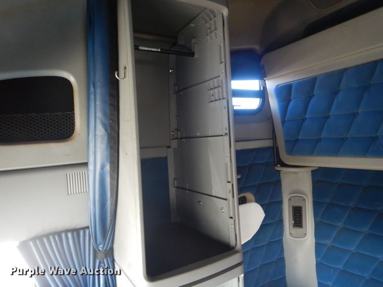 image for item DH6255 2007 Freightliner Columbia semi truck