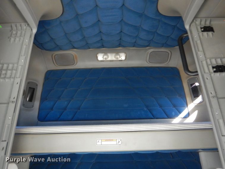 image for item DH6255 2007 Freightliner Columbia semi truck