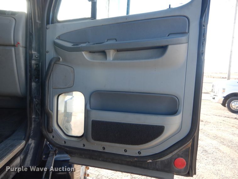 image for item DH6255 2007 Freightliner Columbia semi truck