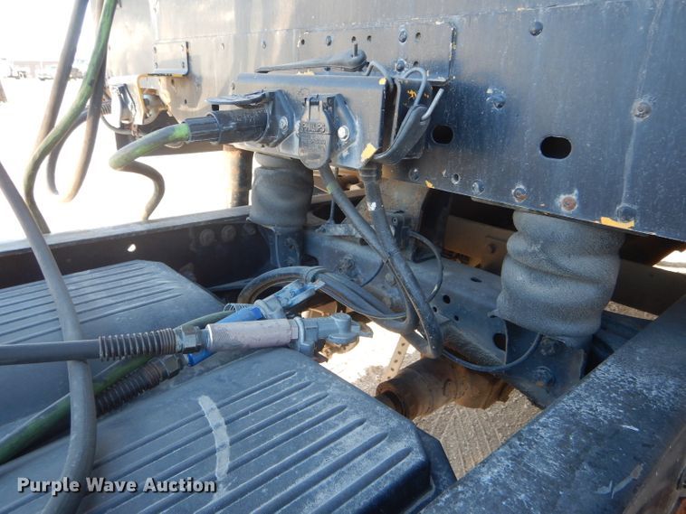 image for item DH6255 2007 Freightliner Columbia semi truck