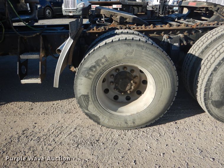 image for item DH6255 2007 Freightliner Columbia semi truck