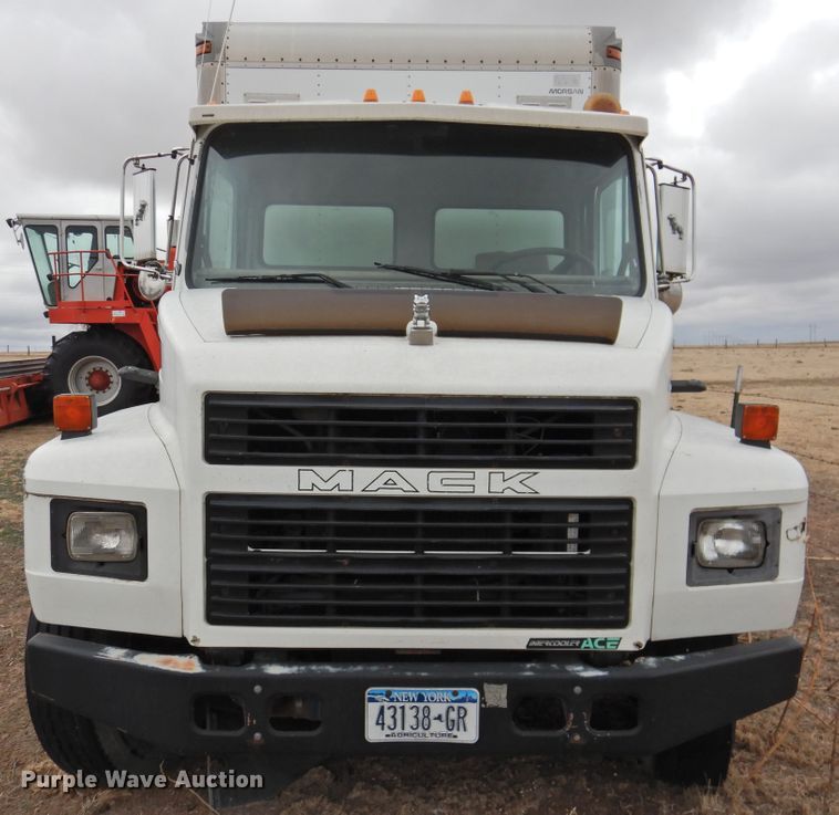 image for item DI0029 1994 Mack CS200P box truck