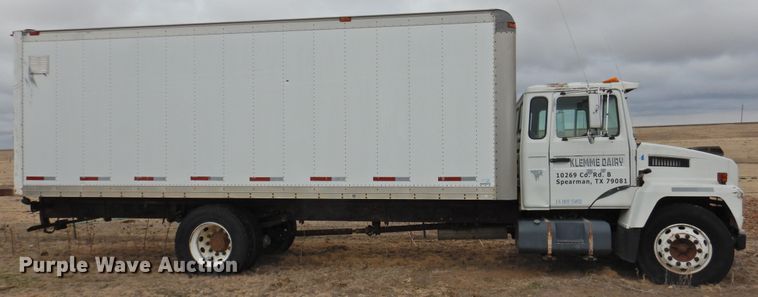 image for item DI0029 1994 Mack CS200P box truck