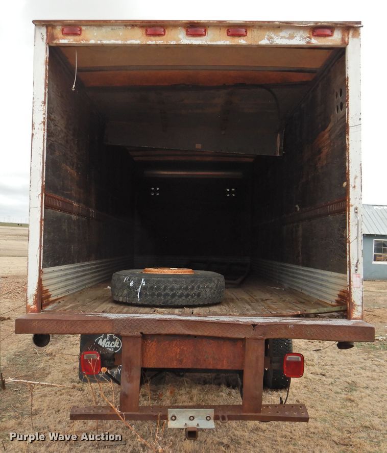 image for item DI0029 1994 Mack CS200P box truck