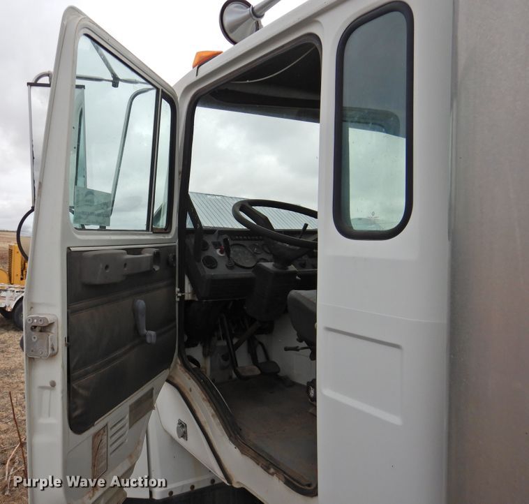 image for item DI0029 1994 Mack CS200P box truck