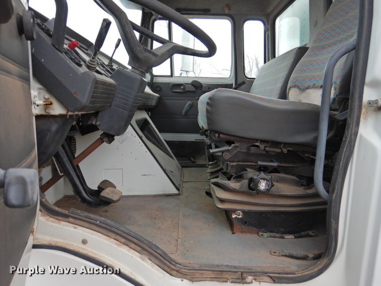 image for item DI0029 1994 Mack CS200P box truck