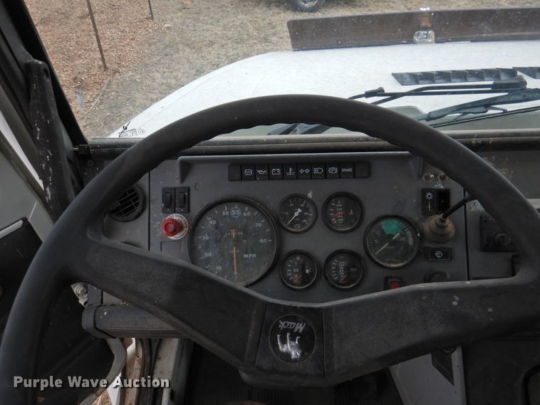 image for item DI0029 1994 Mack CS200P box truck