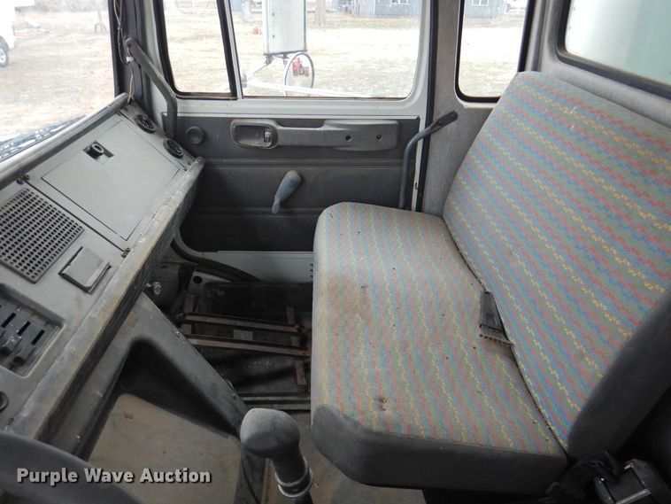 image for item DI0029 1994 Mack CS200P box truck