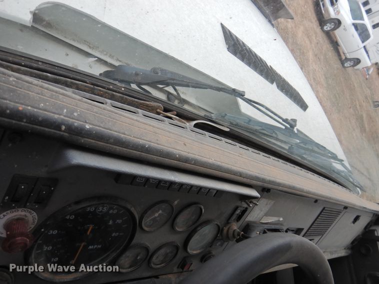 image for item DI0029 1994 Mack CS200P box truck