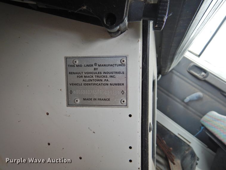 image for item DI0029 1994 Mack CS200P box truck