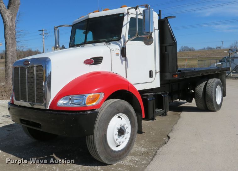 image for item DI2071 2007 Peterbilt 335 flatbed truck