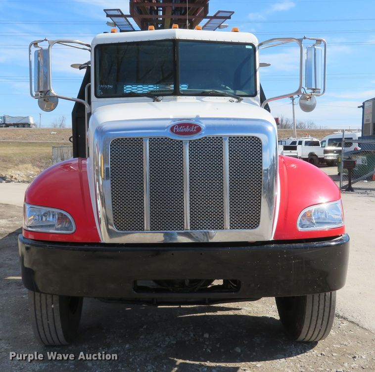 image for item DI2071 2007 Peterbilt 335 flatbed truck