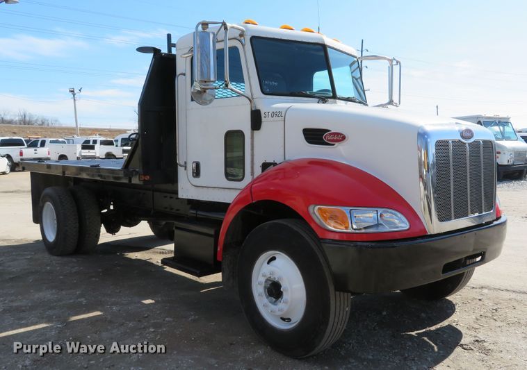 image for item DI2071 2007 Peterbilt 335 flatbed truck