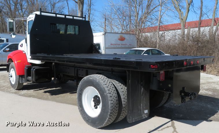 image for item DI2071 2007 Peterbilt 335 flatbed truck