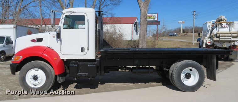 image for item DI2071 2007 Peterbilt 335 flatbed truck
