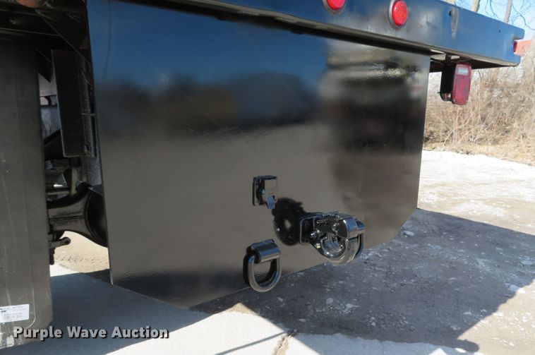 image for item DI2071 2007 Peterbilt 335 flatbed truck