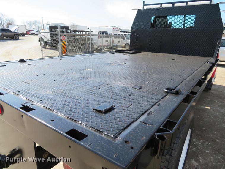 image for item DI2071 2007 Peterbilt 335 flatbed truck