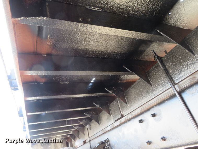 image for item DI2071 2007 Peterbilt 335 flatbed truck