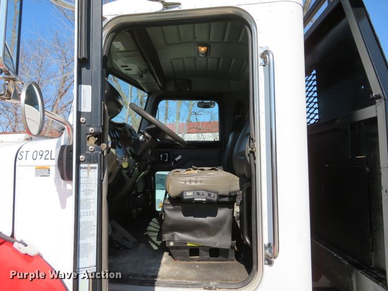 image for item DI2071 2007 Peterbilt 335 flatbed truck