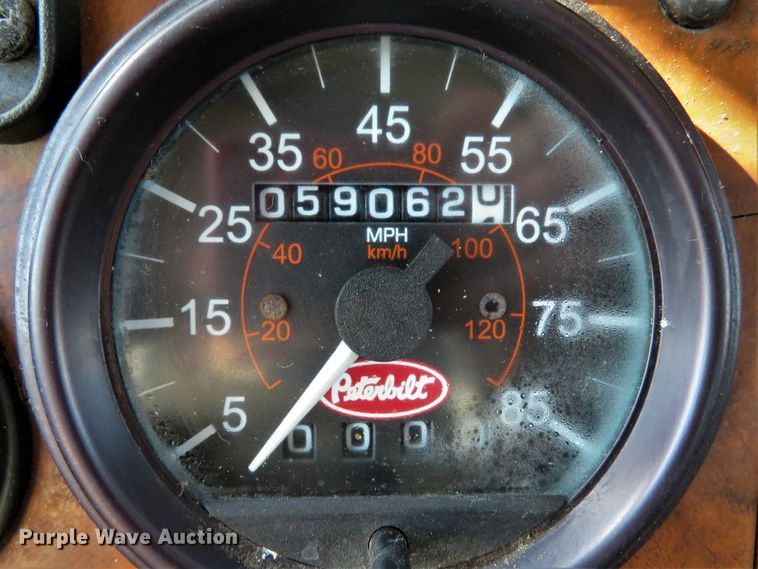 image for item DI2071 2007 Peterbilt 335 flatbed truck